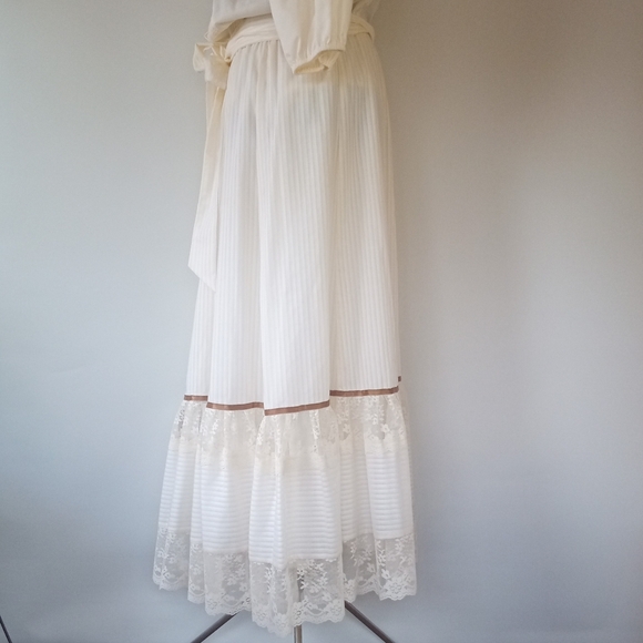 VNT 2pc Skirt Set (0228) - Picture 10 of 14